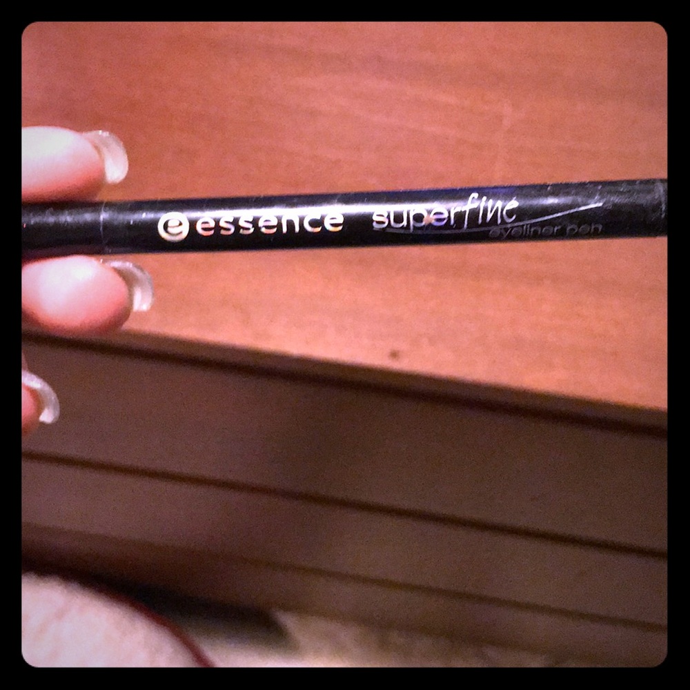 Essence super fine never used eyeliner !! Black